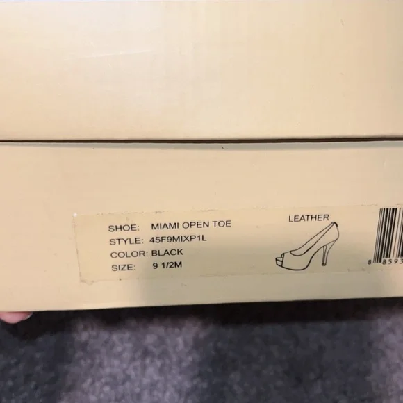 🔥🔥🔥MICHAEL KORS HEELS 👠 - Picture 9 of 9